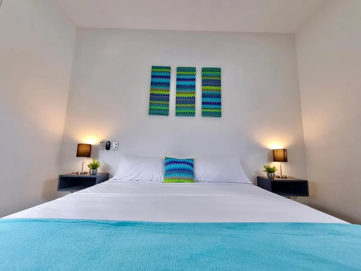 Modern Villa Rutelena +Good Location+Pool+Ac+Sleeps 12 Playa del Carmen Сasa de vacaciones