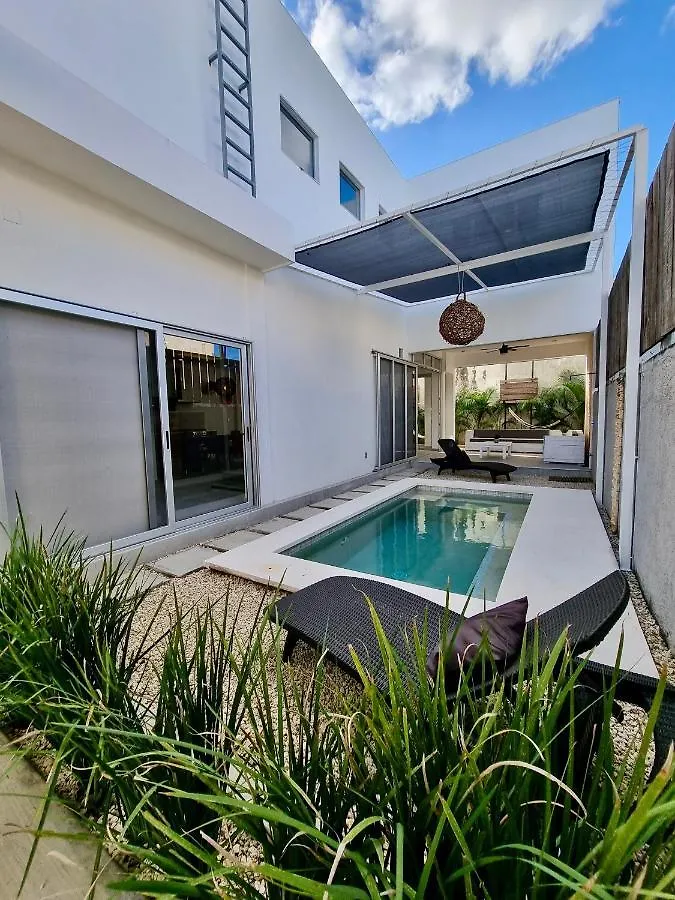 Modern Villa Rutelena +Good Location+Pool+Ac+Sleeps 12 Playa del Carmen Nyaraló