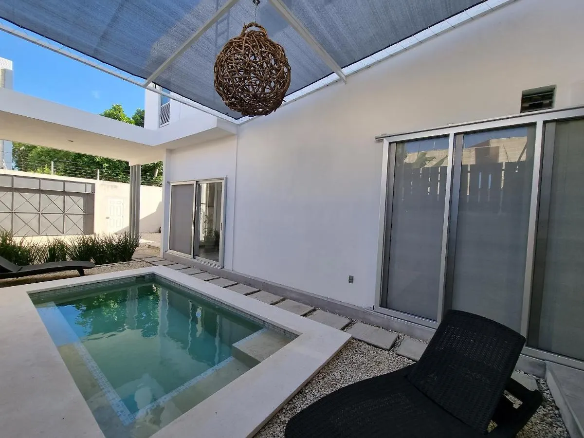 Modern Villa Rutelena +Good Location+Pool+Ac+Sleeps 12 Playa del Carmen