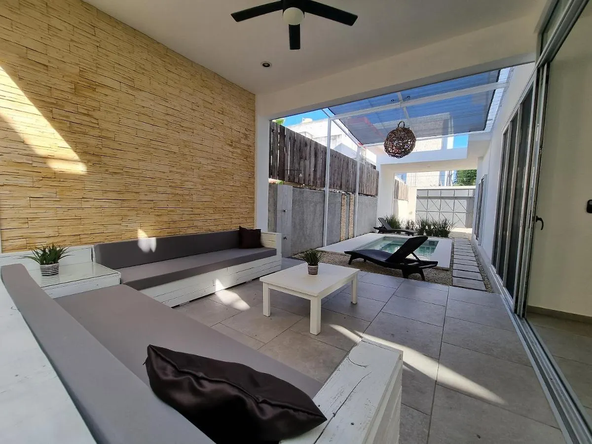Modern Villa Rutelena +Good Location+Pool+Ac+Sleeps 12 Playa del Carmen 0*,  Mexikó