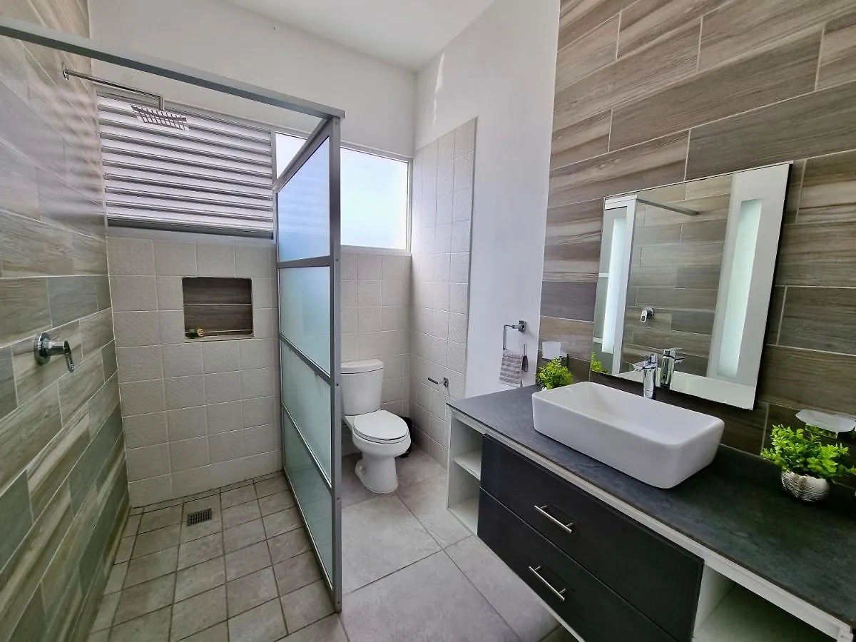 Modern Villa Rutelena +Good Location+Pool+Ac+Sleeps 12 Playa del Carmen Hébergement de vacances